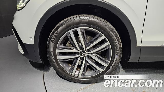 Volkswagen Tiguan Allspace 2.0 TSI Prestige 2023 — фото 5