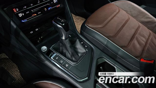 Volkswagen Tiguan Allspace 2.0 TSI Prestige 2023 — фото 9