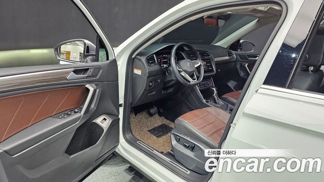 Volkswagen Tiguan Allspace 2.0 TSI Prestige 2023 — фото 11
