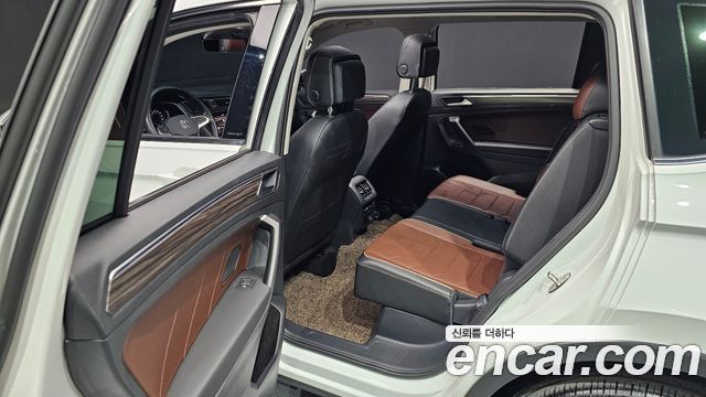 Volkswagen Tiguan Allspace 2.0 TSI Prestige 2023 — фото 12