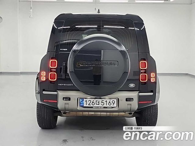 Land Rover Defender (L663) 110 P300 X-Dynamic SE 2022 — фото 3