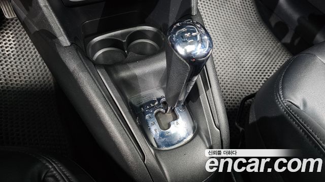 Peugeot 208 1.6 e-HDi Allure 3Door 2013 — фото 9