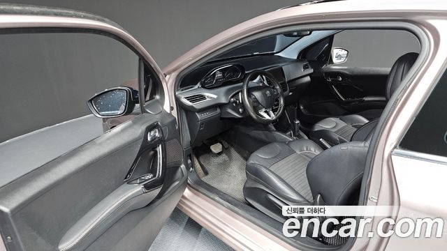 Peugeot 208 1.6 e-HDi Allure 3Door 2013 — фото 10