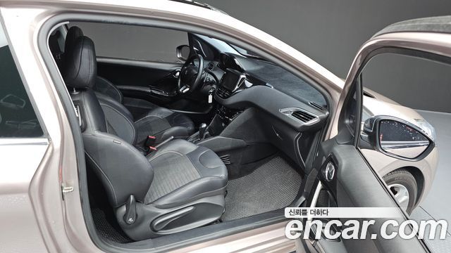 Peugeot 208 1.6 e-HDi Allure 3Door 2013 — фото 11