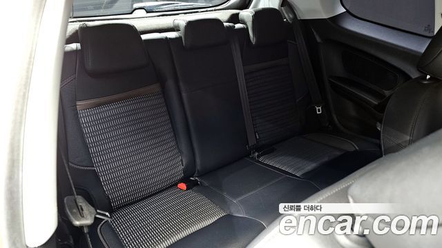 Peugeot 208 1.6 e-HDi Allure 3Door 2013 — фото 12