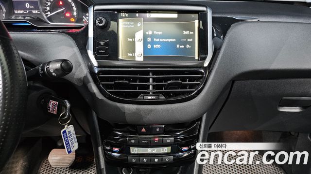 Peugeot 208 1.6 e-HDi Allure 3Door 2013 — фото 16