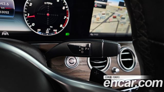 Mercedes-Benz E-Class (W213) E300e 4MATIC Exclusive 2020 — фото 9