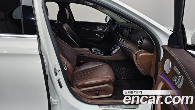 Mercedes-Benz E-Class (W213) E300e 4MATIC Exclusive 2020 — фото 11