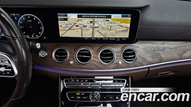 Mercedes-Benz E-Class (W213) E300e 4MATIC Exclusive 2020 — фото 14