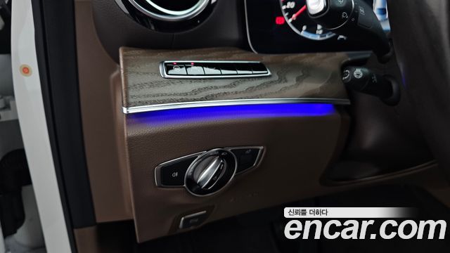 Mercedes-Benz E-Class (W213) E300e 4MATIC Exclusive 2020 — фото 20