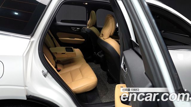 Volvo XC60 (II) B5 Inscription 2021 — фото 12