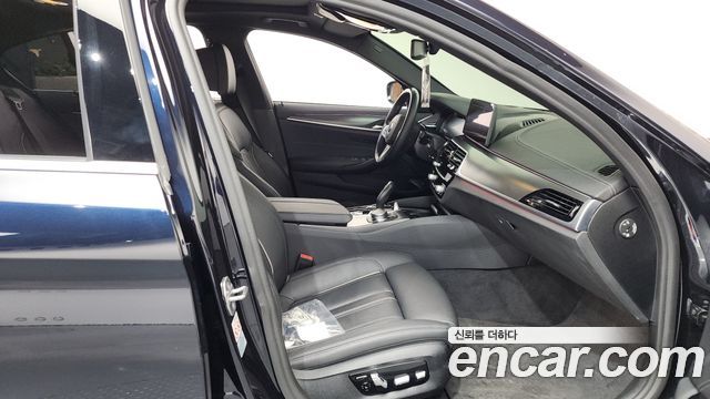 BMW 5 Series (G30) 520i M Sport 2022 — фото 11