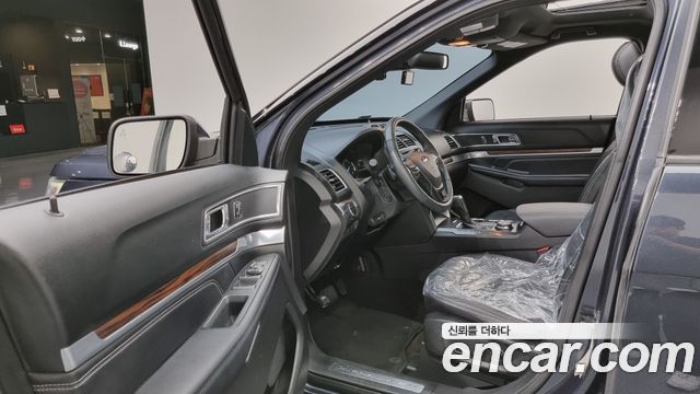 Ford Explorer 3.5 Limited 4WD 5th 2017 — фото 10