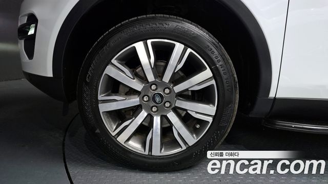 Land Rover Discovery Sport 2.0 TD4 HSE Luxury 2018 — фото 5