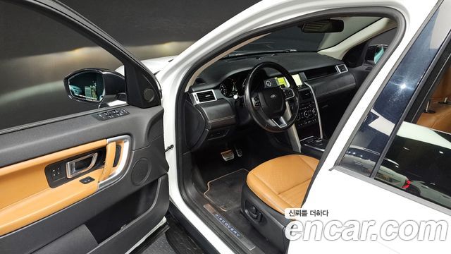 Land Rover Discovery Sport 2.0 TD4 HSE Luxury 2018 — фото 11