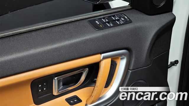 Land Rover Discovery Sport 2.0 TD4 HSE Luxury 2018 — фото 17