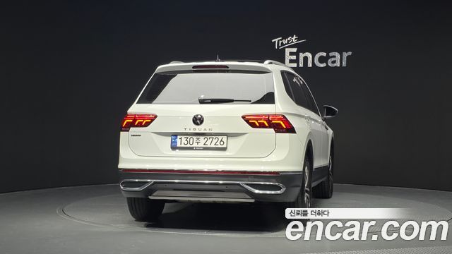Volkswagen Tiguan Allspace 2.0 TSI Prestige 2023 — фото 4