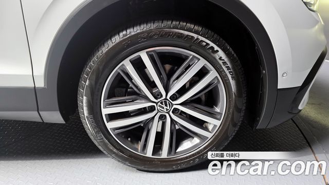 Volkswagen Tiguan Allspace 2.0 TSI Prestige 2023 — фото 5
