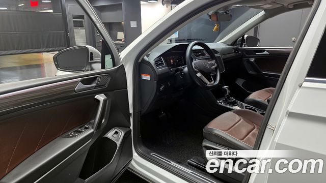Volkswagen Tiguan Allspace 2.0 TSI Prestige 2023 — фото 10