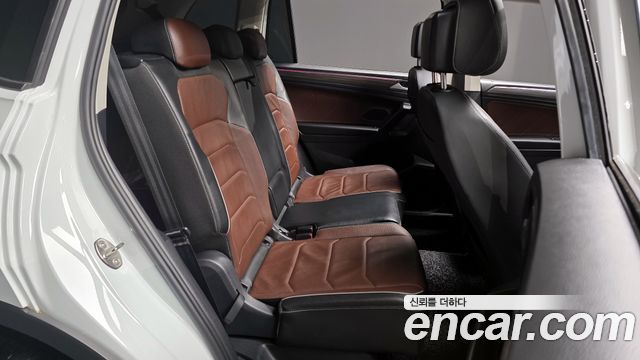 Volkswagen Tiguan Allspace 2.0 TSI Prestige 2023 — фото 12