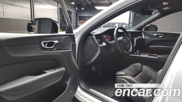 Volvo XC60 (II) T8 R-Design 2021 — фото 10
