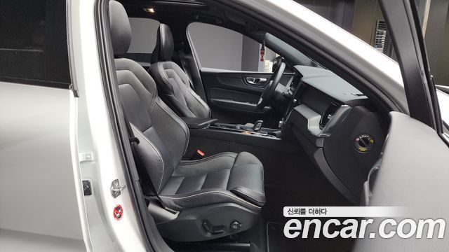 Volvo XC60 (II) T8 R-Design 2021 — фото 11