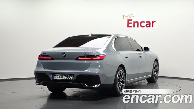BMW 7 Series (G70) 740i sDrive M Sport Individual 2023 — фото 2