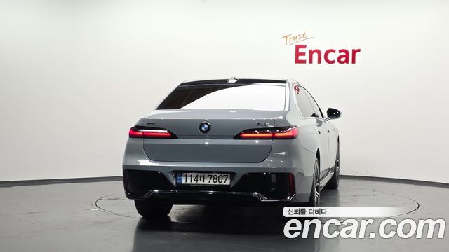 BMW 7 Series (G70) 740i sDrive M Sport Individual 2023 — фото 4