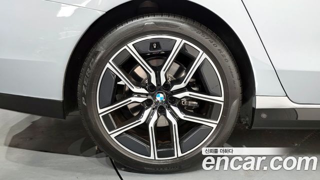 BMW 7 Series (G70) 740i sDrive M Sport Individual 2023 — фото 5