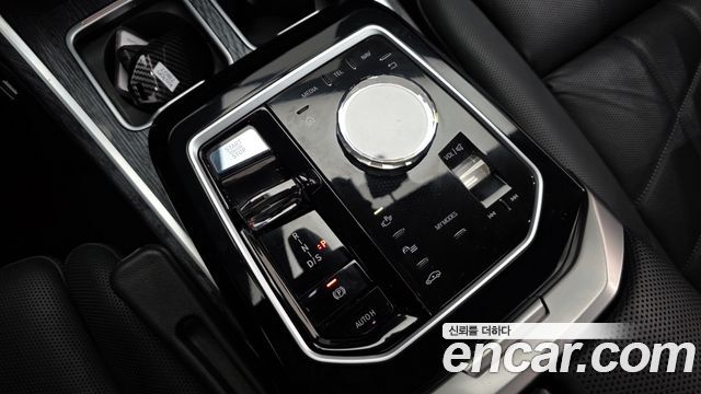 BMW 7 Series (G70) 740i sDrive M Sport Individual 2023 — фото 9