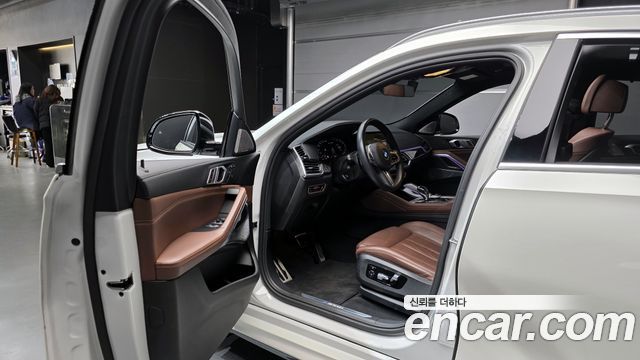 BMW X6 (G06) M50i 2021 — фото 11