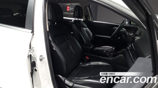 Kia Sportage (V) Diesel 2.0 2WD Prestige 2023 — фото 10
