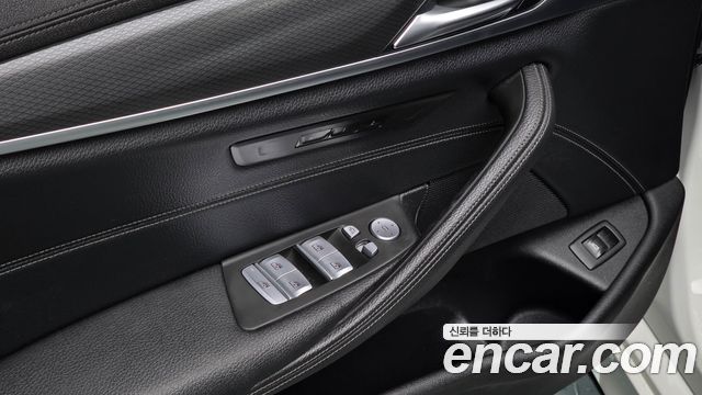 BMW 5 Series (G30) 520i M Sport 2022 — фото 17