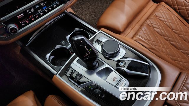 BMW 7 Series (G11) 730d xDrive Design Pure Excellence 2022 — фото 9