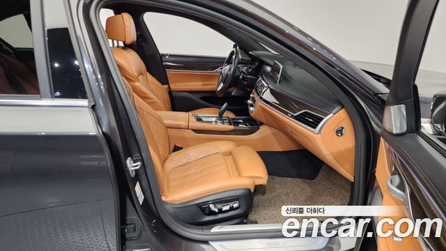 BMW 7 Series (G11) 730d xDrive Design Pure Excellence 2022 — фото 11