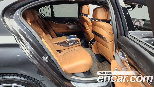 BMW 7 Series (G11) 730d xDrive Design Pure Excellence 2022 — фото 12