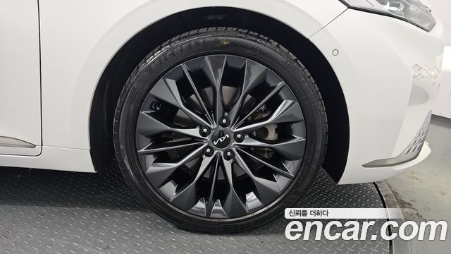 Kia K8 2.5 Gasoline 2WD Signature Special 2023 — фото 5