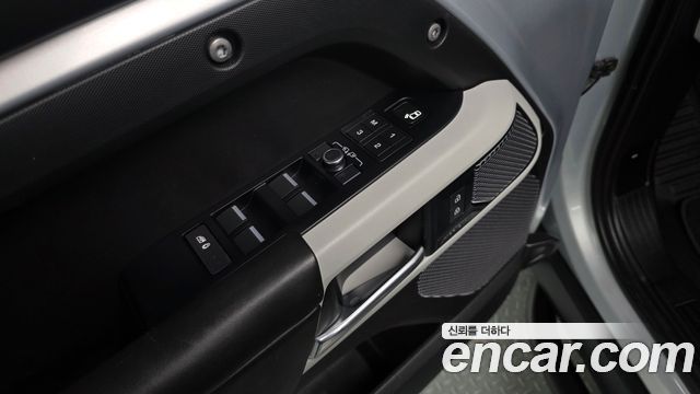 Land Rover Defender (L663) 110 D300 HSE 2022 — фото 18