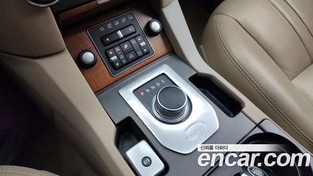 Land Rover Discovery 4 3.0 SDV6 HSE 2016 — фото 9
