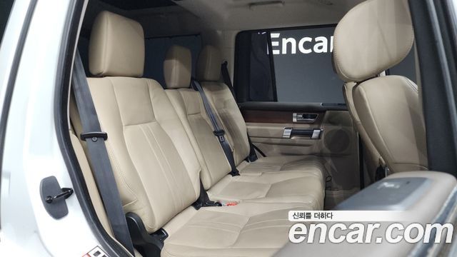 Land Rover Discovery 4 3.0 SDV6 HSE 2016 — фото 12
