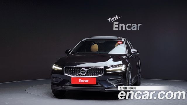 Volvo V60 Cross Country (II) B5 Pro AWD 2021 — фото 3