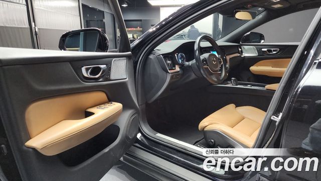 Volvo V60 Cross Country (II) B5 Pro AWD 2021 — фото 10
