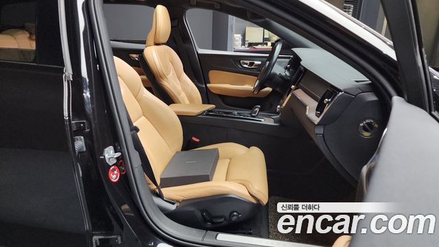 Volvo V60 Cross Country (II) B5 Pro AWD 2021 — фото 11