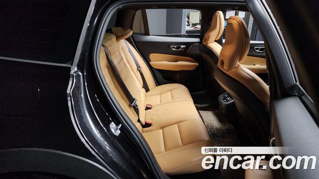 Volvo V60 Cross Country (II) B5 Pro AWD 2021 — фото 12