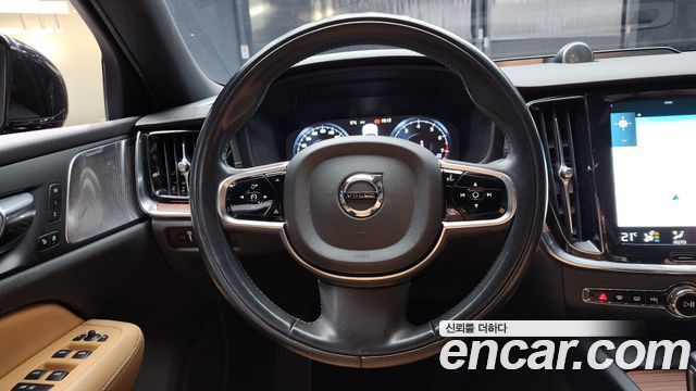 Volvo V60 Cross Country (II) B5 Pro AWD 2021 — фото 13