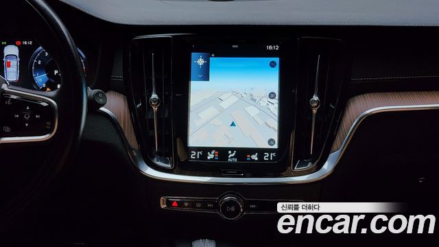 Volvo V60 Cross Country (II) B5 Pro AWD 2021 — фото 15