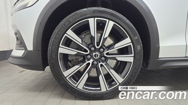 Volvo V60 Cross Country (II) B5 Pro AWD 2022 — фото 5