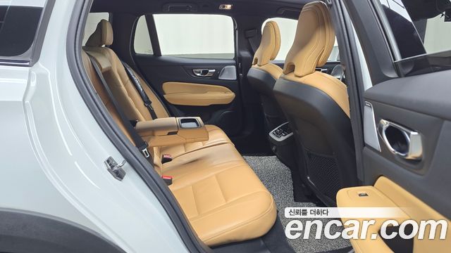 Volvo V60 Cross Country (II) B5 Pro AWD 2022 — фото 12