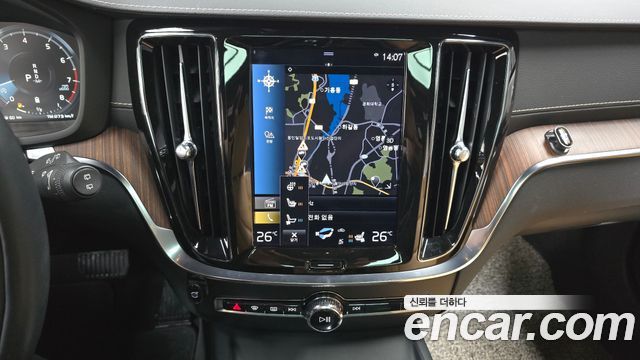 Volvo V60 Cross Country (II) B5 Pro AWD 2022 — фото 14