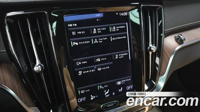 Volvo V60 Cross Country (II) B5 Pro AWD 2022 — фото 16